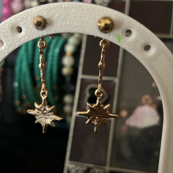 Source Unknown Gold North Star Starburst Dangle Earrings - Picture 4 of 4